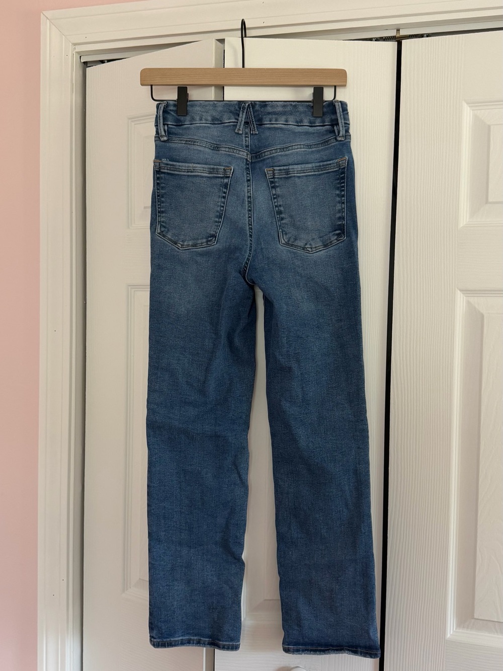 Good American Always Fits Straight-Leg Jeans - Picture 2 of 4